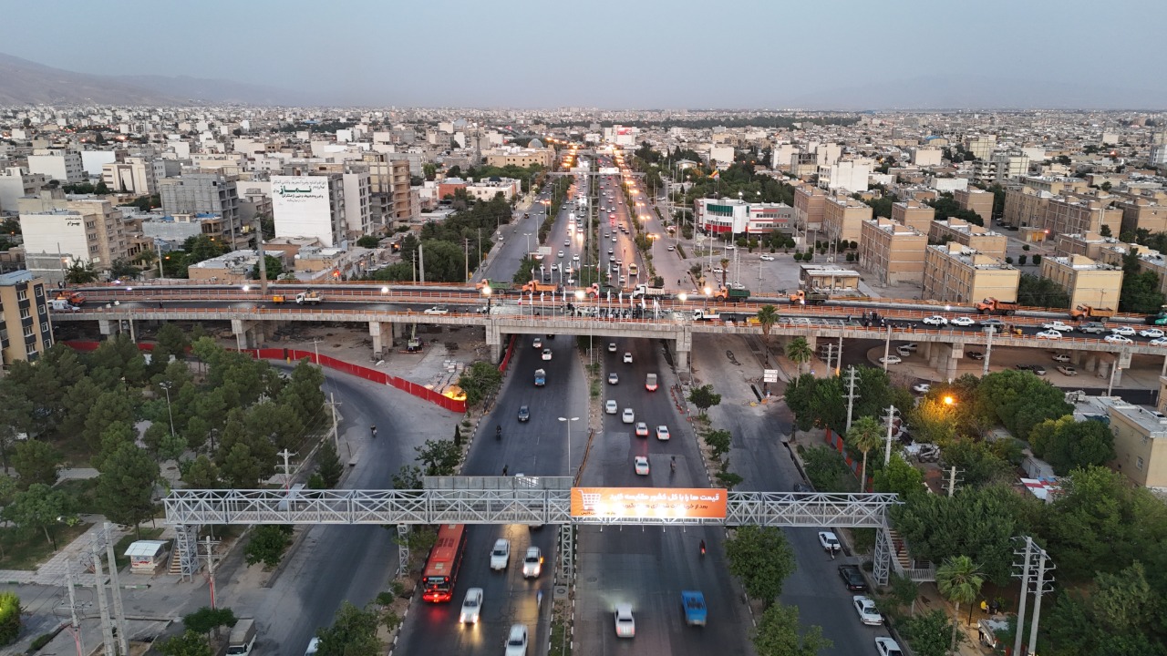 شهری است پُر کرشمه و حوران ز شش جهت 