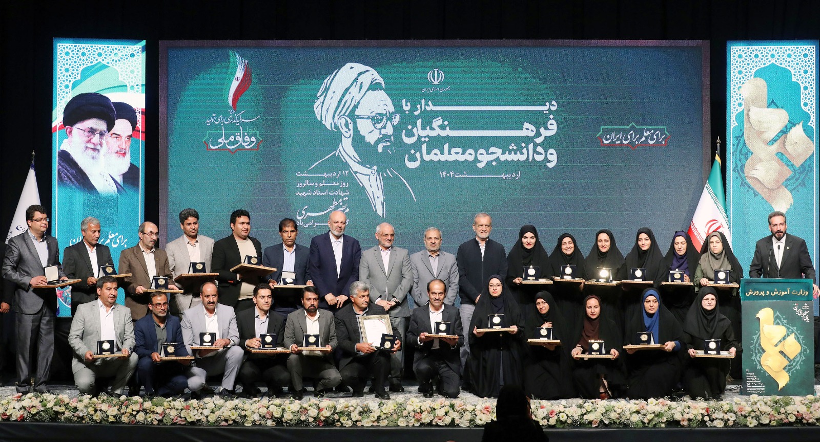  عشق است و پیداست 