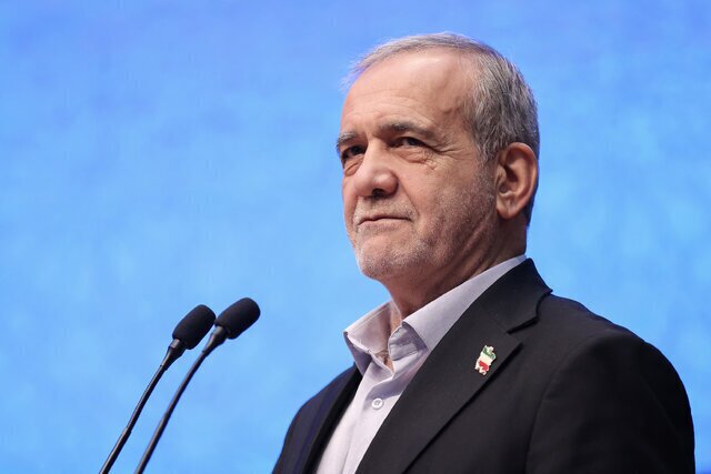 پزشکیان: زندگی معمولی شهید رئیسی و شهدای خدمت پاسخ محکم به ادعاهای دشمنان نظام است