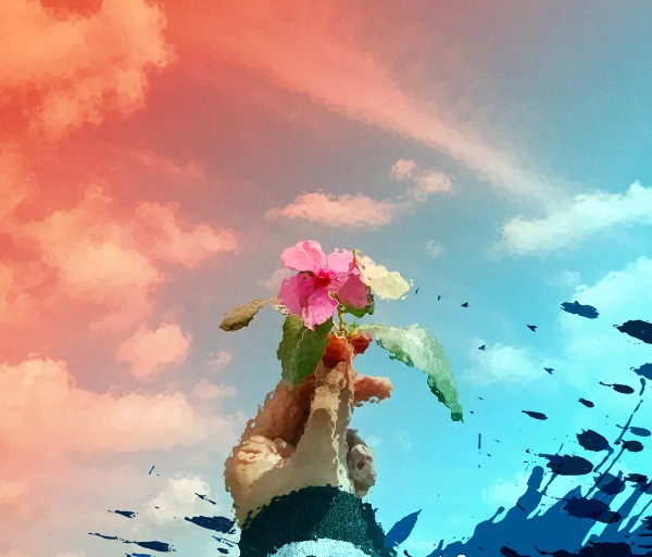 عالم و آدم واله و شیدای حسین!