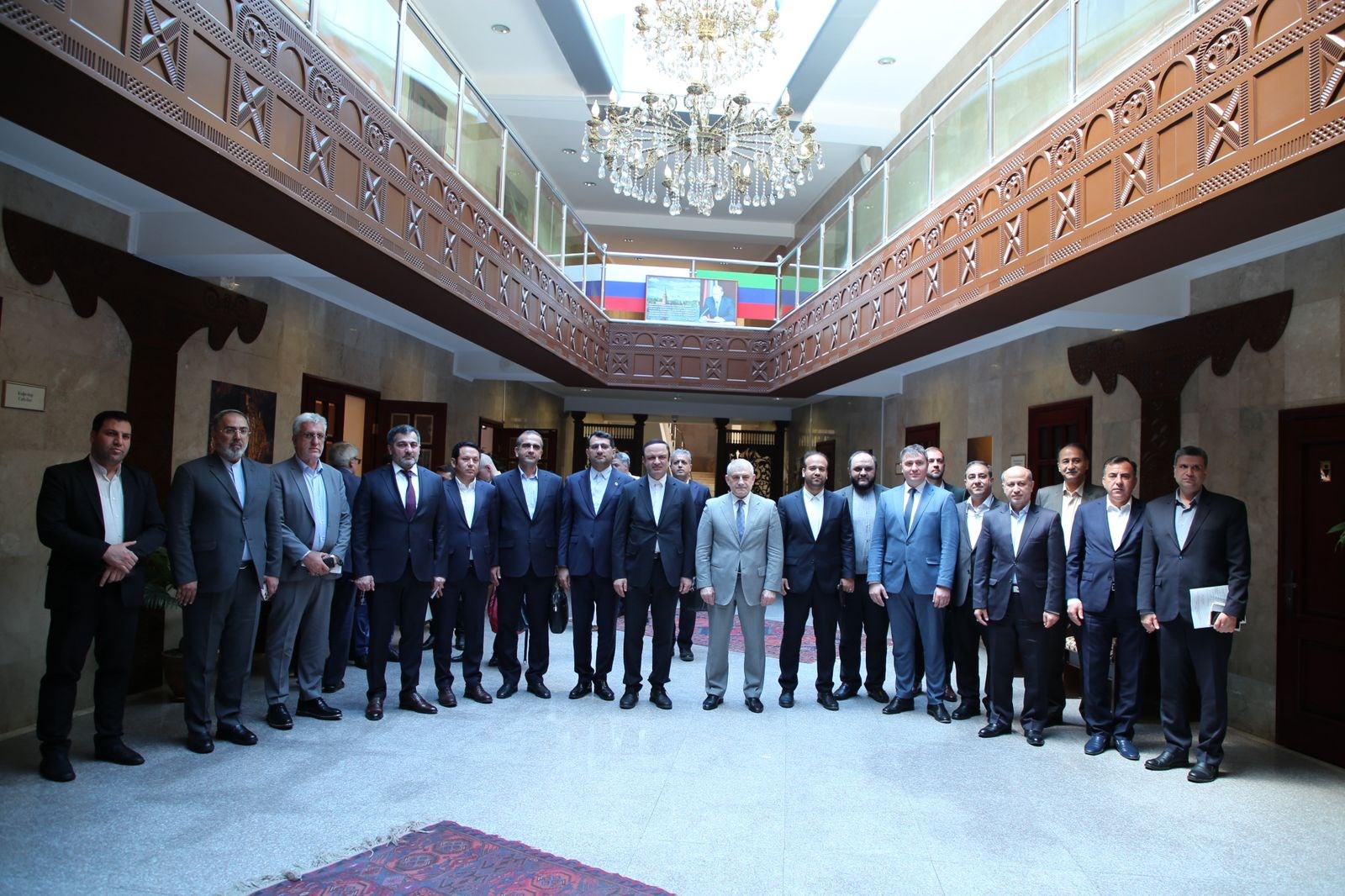 حضور طاعتی مقدم در بازدید دبیر و مدیران مناطق آزاد از ماخاچ کالا رایزنی در حوزه دیپلماسی اقتصادی و ترانزیتی