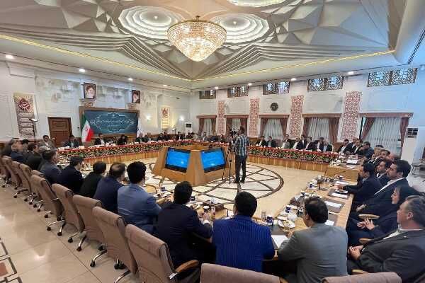 احکام اعضای شورای مرکزی نظام مهندسی ساختمان توسط وزیر راه و شهرسازی اهدا شد