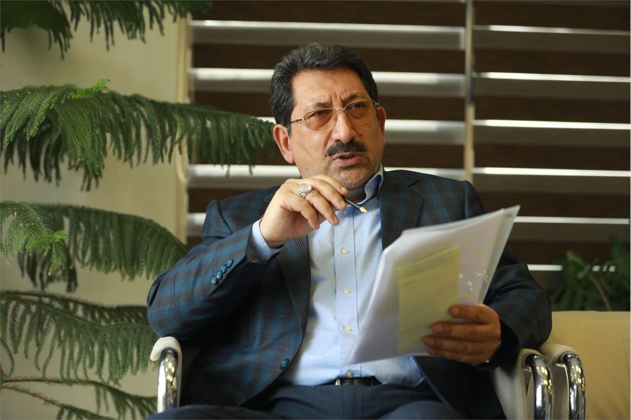 مساعدت صنایع وظیفه وزیر است