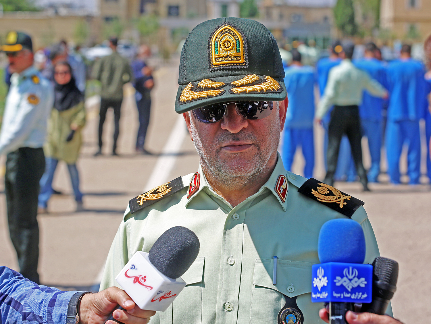 فارس کمی نفس کشید