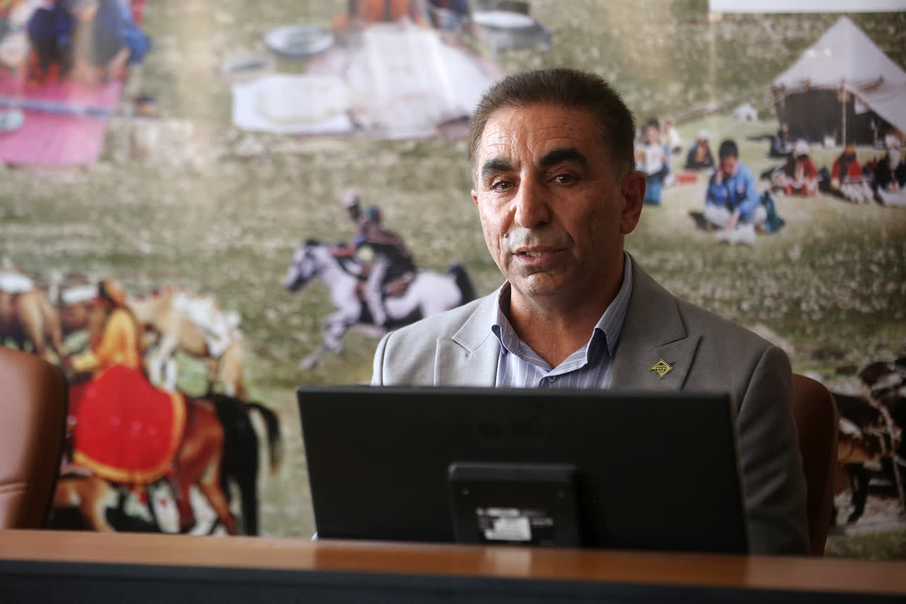  جامعه عشایری به همان اندازه که گلیم و گبه‌اش پررنگ است، خودش پردرد است!  