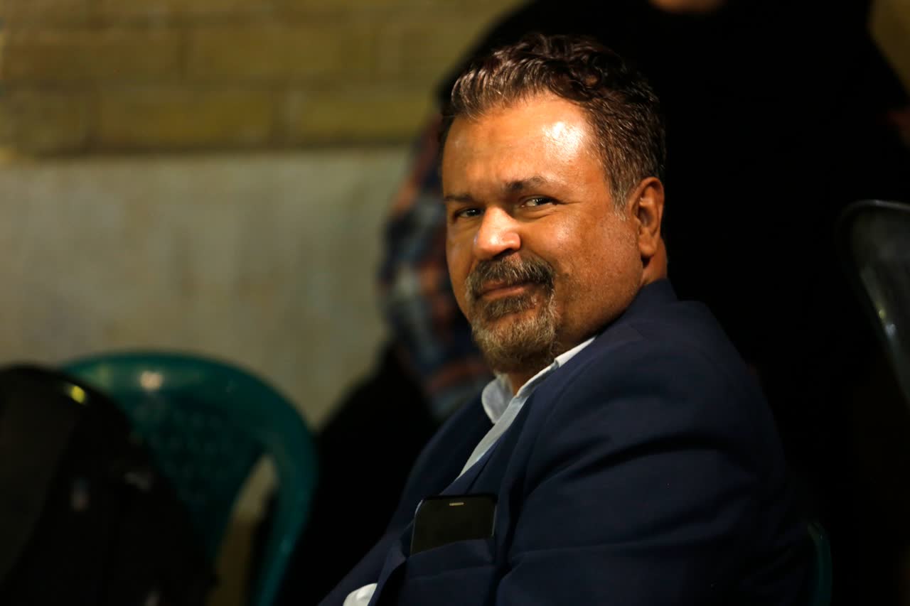 در عصر انتشار اخبار کوتاه و بيبنيه در فضاي مجازي نقش روزنامه نگاران متفکر و محقق در پالايش اطلاعات ، حياتي است