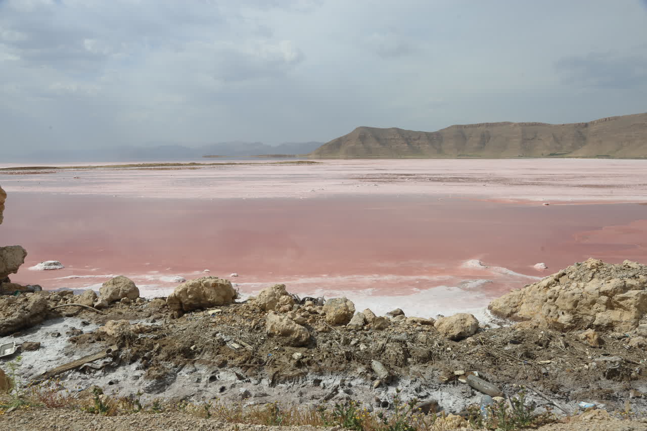 زخم های چرکین دریاچه نمک