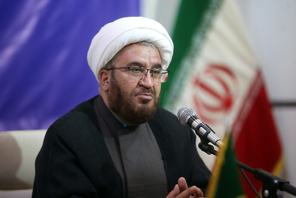 شعار گویان انقلابی فارس در  همایش «حنجره‌های طلایی» تجلیل می شوند