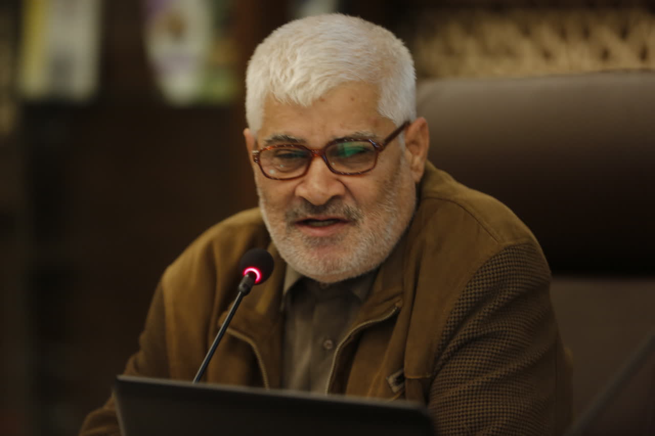 شهرداری برق ادارات ، سازمان‌ها، بوستان‌ها،فرهنگسراها و مجموعه های ورزشی را از طریق پنل های خورشیدی تأمین کند