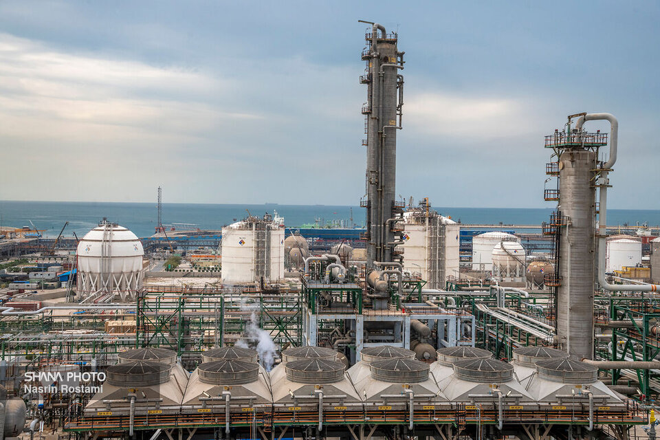 صنعت پتروشیمی ایران؛ سکاندار صادرات غیرنفتی در توفان تحریم‌ها