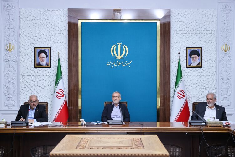 پزشکیان: پروژه‌های تولید برق به هیچ وجه معطل نماند/ ضرورت سرمایه گذاری در حوزه انرژی