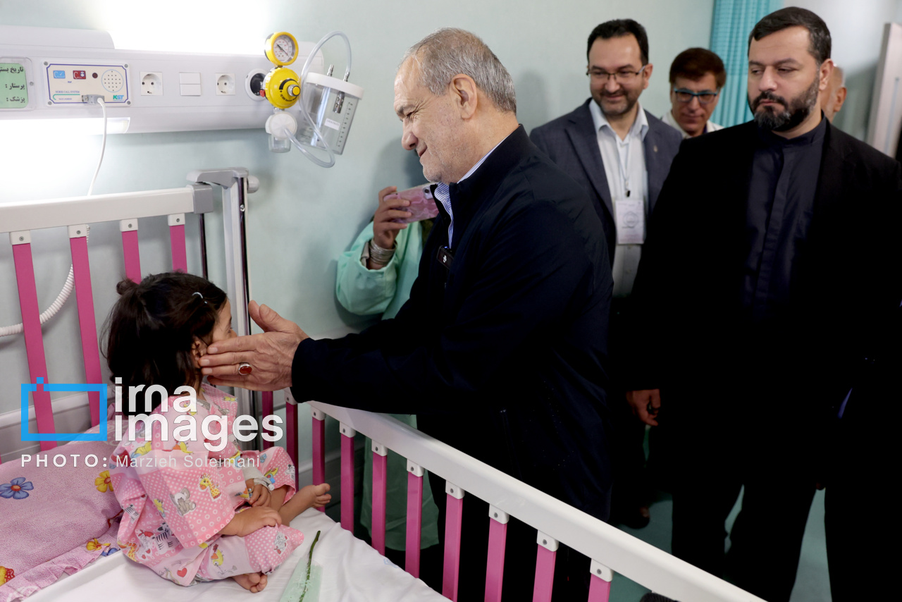 درمان رایگان کودکان زیر ۷ سال ادامه دارد/ بررسی مشکل پرداخت‌های بیمه‌ای در جلسه سران قوا