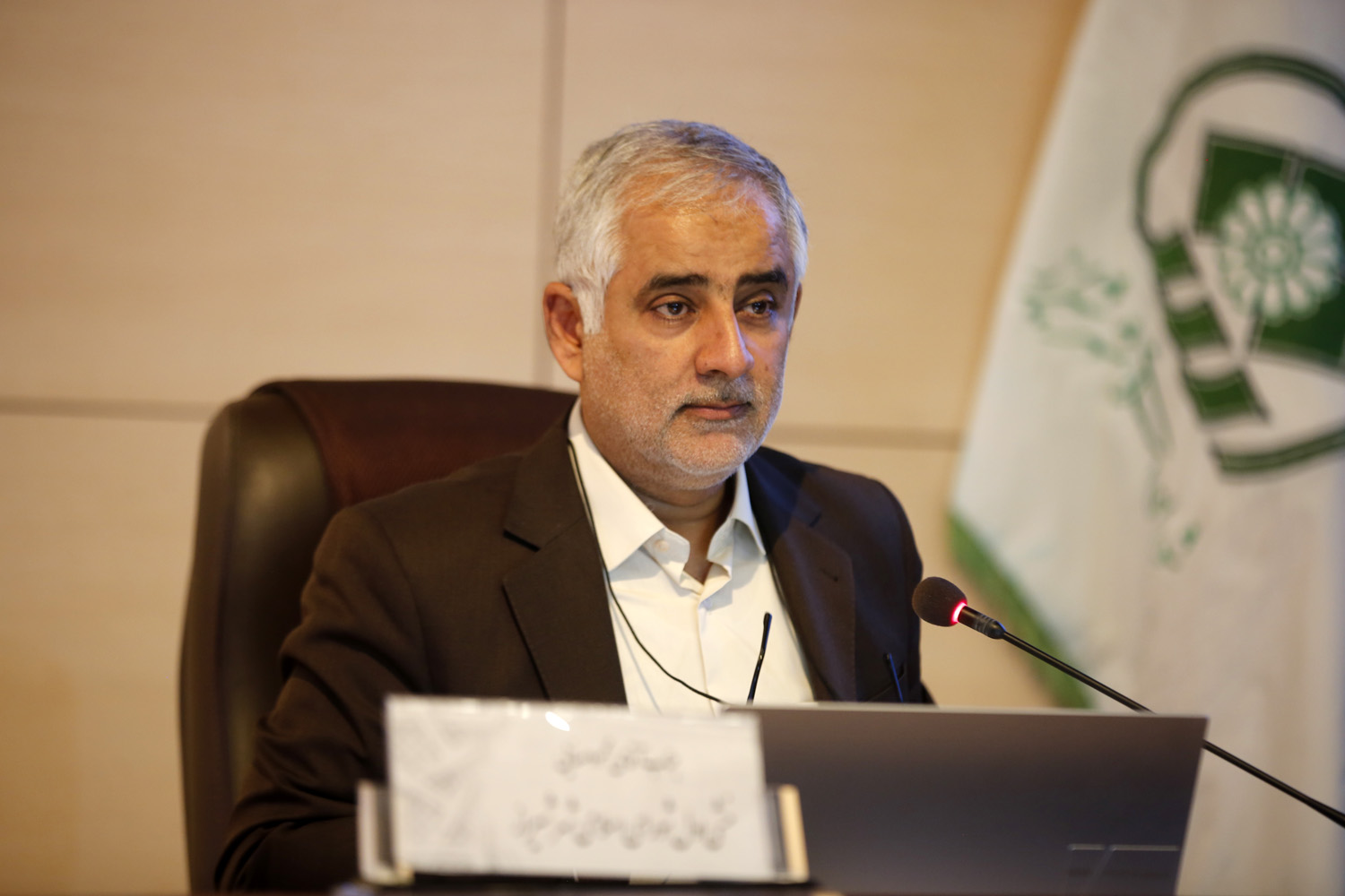 انتقال آب‌های زیرزمینی و پساب فاضلاب شیراز به خارج از شهر، جفا در حق مردم و باغ های شیراز است 