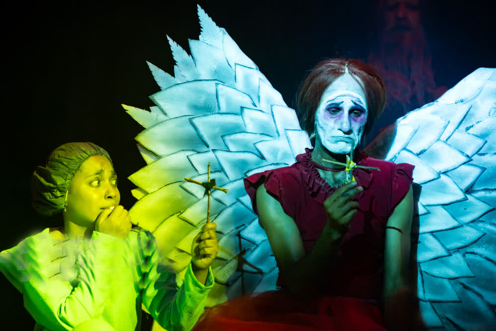 این جا چراغی نیم سوخته سو سو می زند 