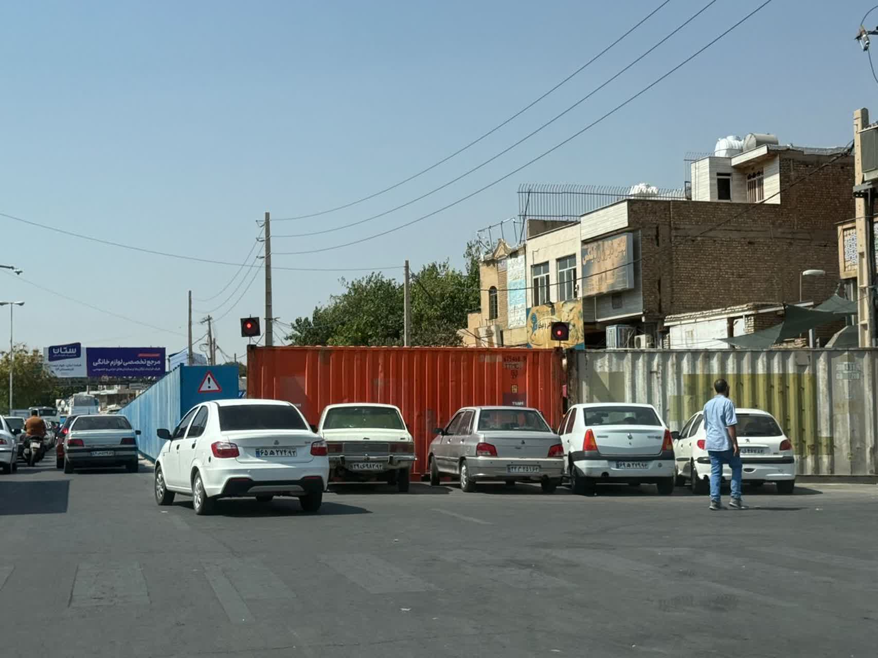 دروازه کازرون از این رو به آن رو می شود