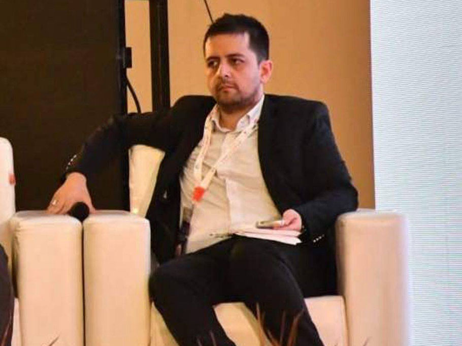 دکتر آرش آپرناک، عضو هیئت علمی دانشگاه و مشاور صنعت و شبکه بانکی