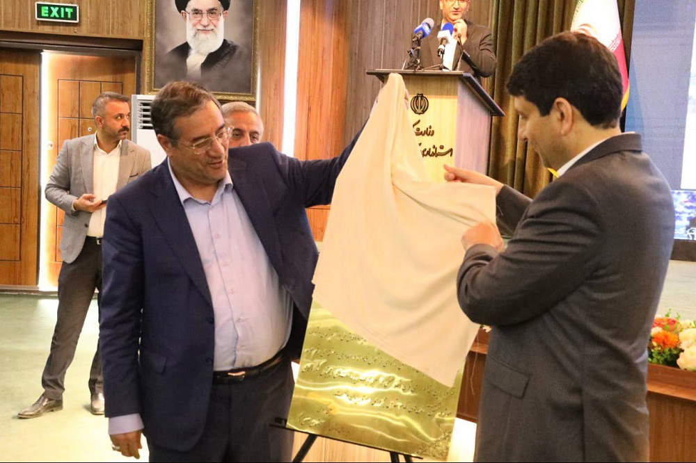 عملیات اجرایی شهرک انرژی خورشیدی ۱۵۰۰ مگاواتی به عنوان بزرگترین سایت انرژی خورشیدی کشور نیز با حضور وزیر ارتباطات در ماکو آغاز شد