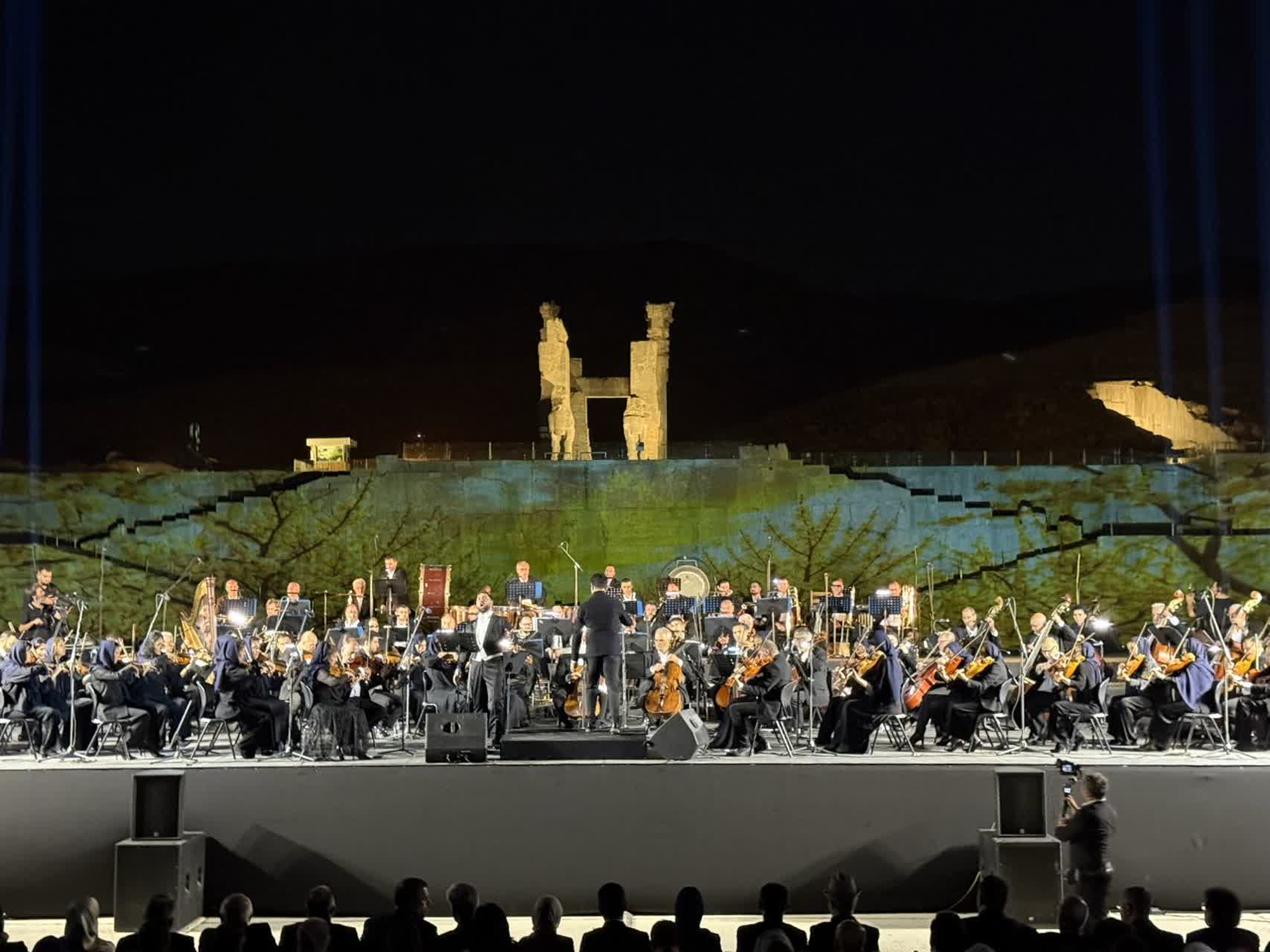 نغمه‌های ارمنی در تخت‌جمشید طنین‌انداز شد 