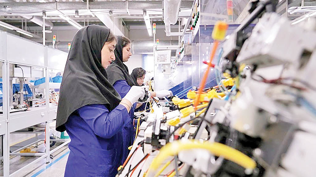 نمای صنعت در مرداد ۱۴۰۴؛ سیگنال دوگانه رشد تولید و افت فروش