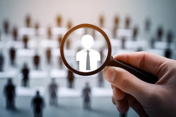 آن‌که در جای درست بنشیند، کارآمدی و آرامش به سازمان می‌بخشد