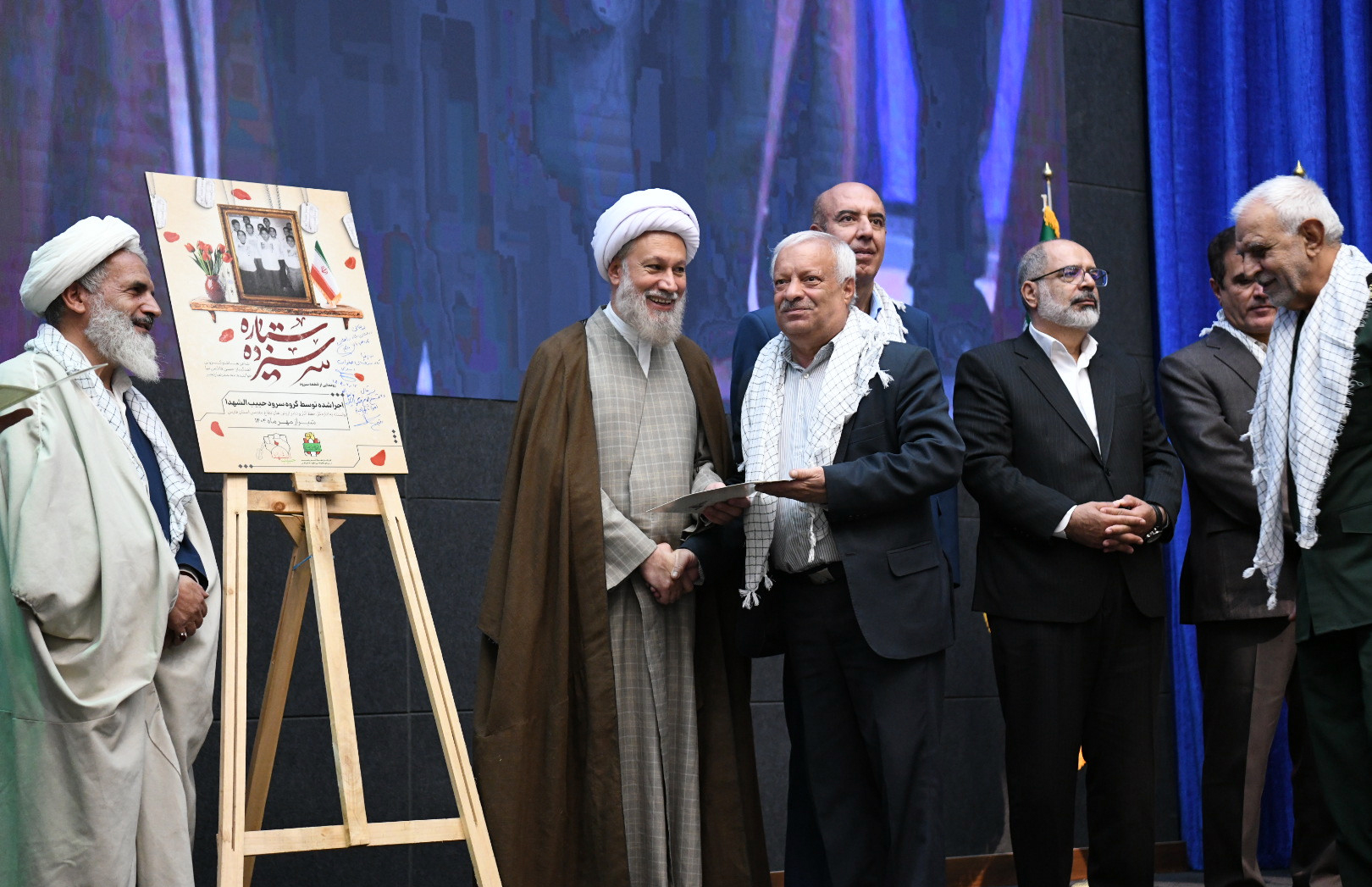  تجلیل و تکریم از پیشکسوتان دفاع مقدس و مقاومت استان فارس