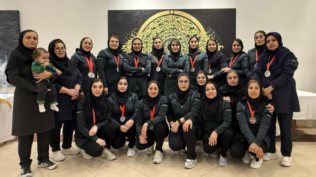 درخشش تیم بانوان پازارگاد در مسابقات شنای سومین دوره مسابقات ورزشی بانوان هلدینگ خلیج فارس