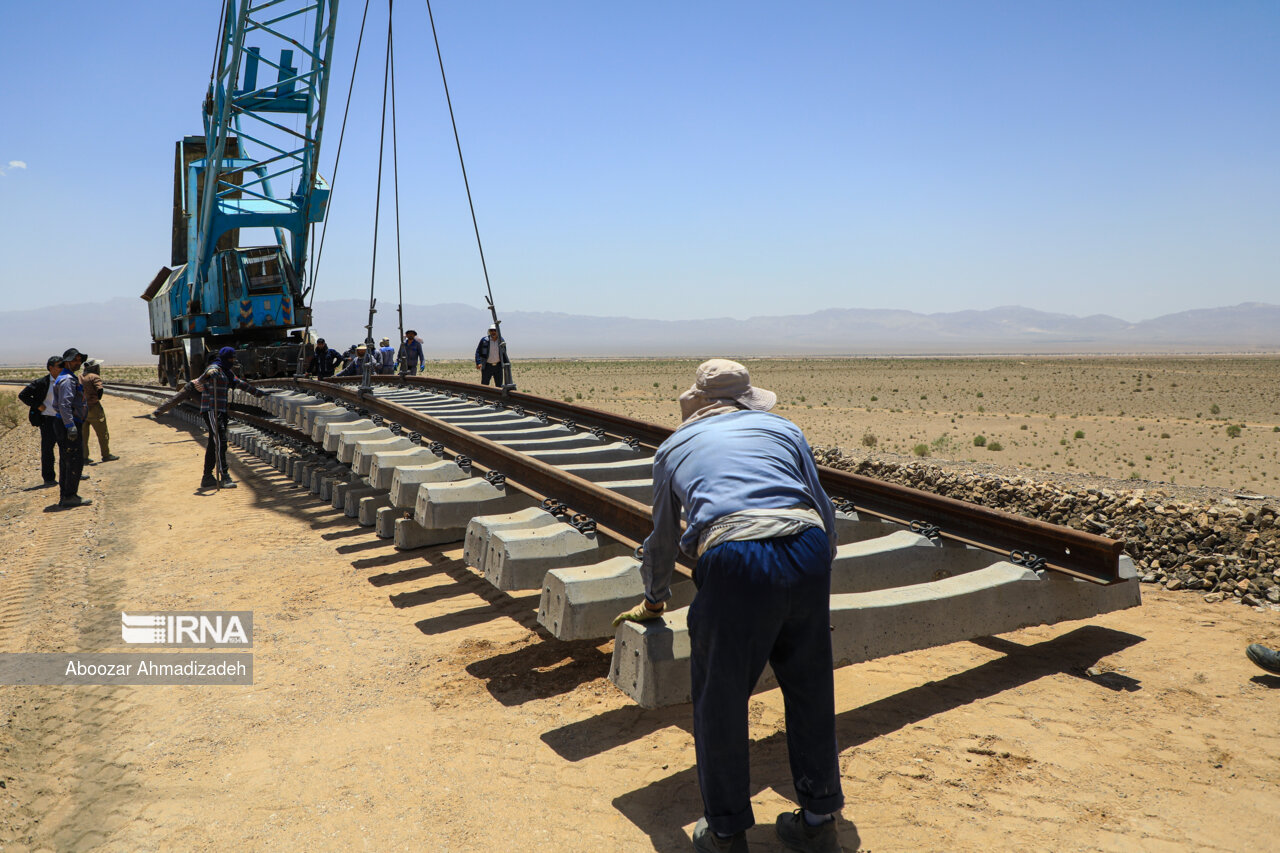 ریل‌گذاری ۵۰ کیلومتر در یک ماه؛ رکوردی بی‌سابقه در راه‌آهن چابهار- زاهدان