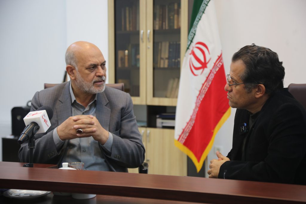 جلال‌الدین عرفانی – خبرنگار شهر مردم، در حالی‌که طی دو هفتهٔ گذشته شورای شهر شیراز تعطیل بود، در روزهای اخیر چند خبر از این شورا منتشر شد که نگاه‌ها را مجدداً متوجه پارلمان شهری شیراز کرد؛