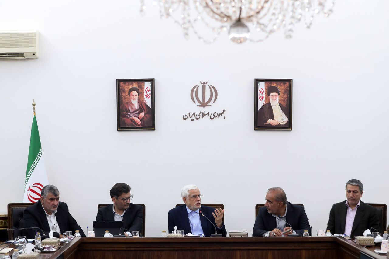 عارف: دولت هیچ تصمیمی بر خلاف منافع عشایر نمی‌گیرد