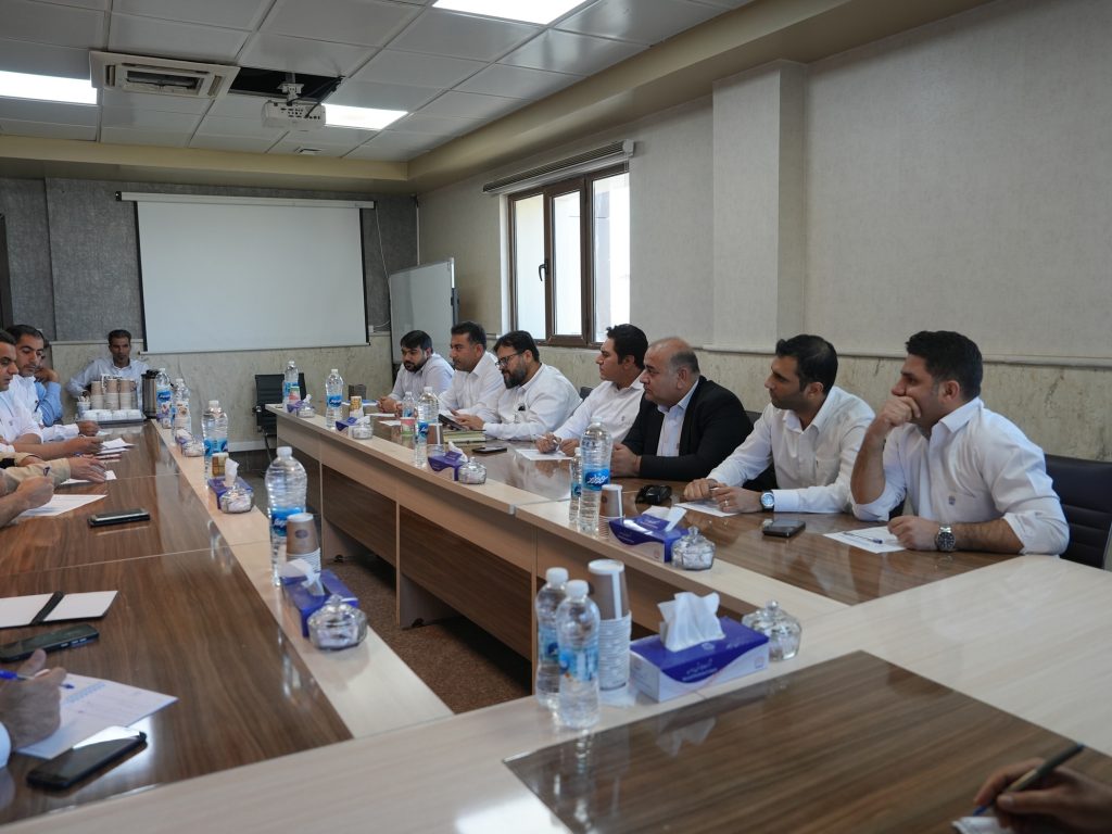گامی مؤثر در مسیر پاسخگویی؛ میز خدمت منابع انسانی در پتروشیمی مروارید برگزار شد