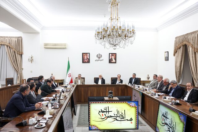 عارف: در حال واگذاری بخشی از وظایف حاکمیتی به بخش خصوصی هستیم