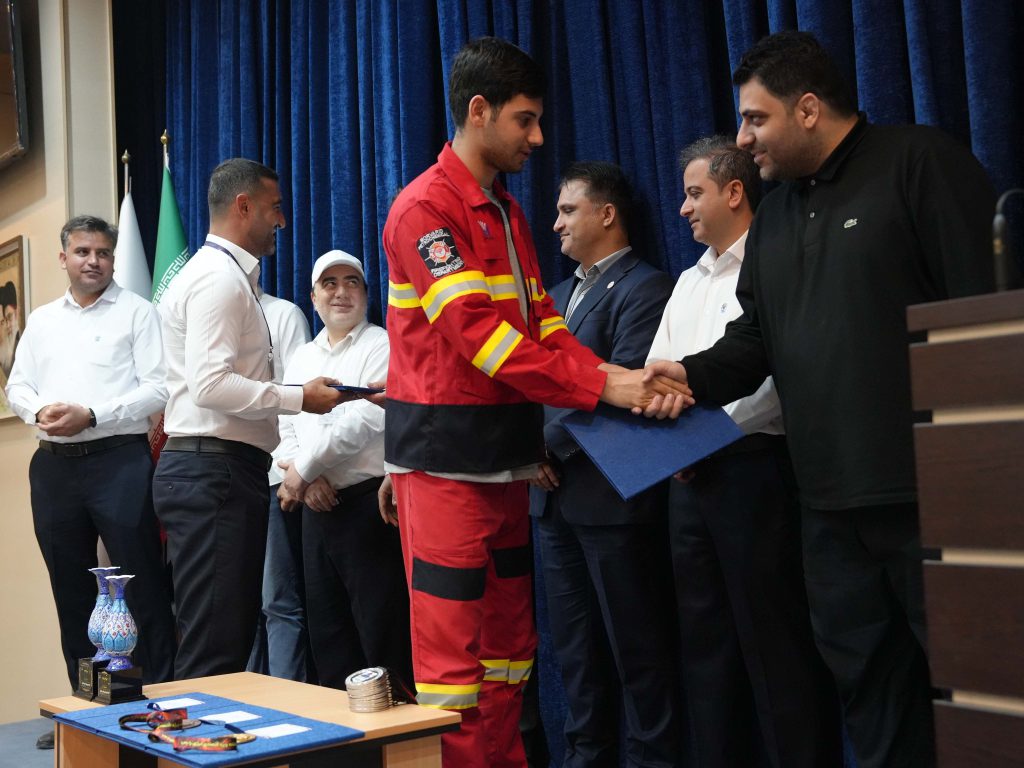 مراسم تقدیر و اهدای جوایز قهرمانان المپیاد آتش‌نشانی و ایمنی منطقه ویژه اقتصادی با حضور حسام خوشبین‌فر، مدیرعامل شرکت پتروشیمی مروارید برگزار شد.