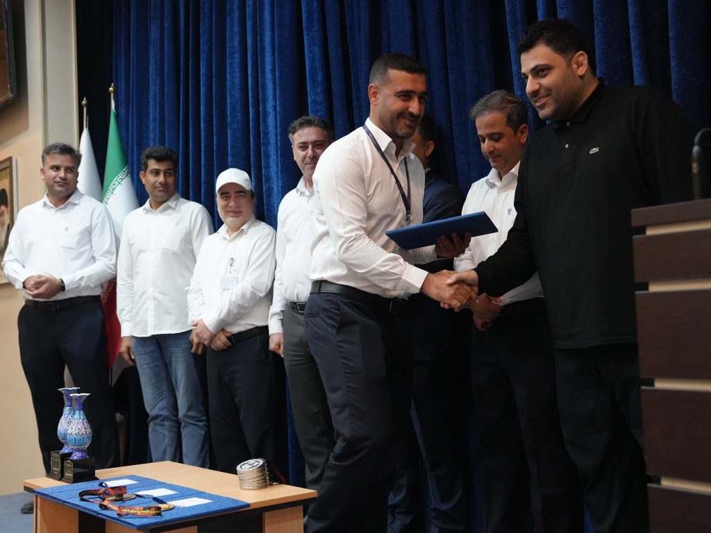 مراسم تقدیر و اهدای جوایز قهرمانان المپیاد آتش‌نشانی و ایمنی منطقه ویژه اقتصادی با حضور حسام خوشبین‌فر، مدیرعامل شرکت پتروشیمی مروارید برگزار شد.