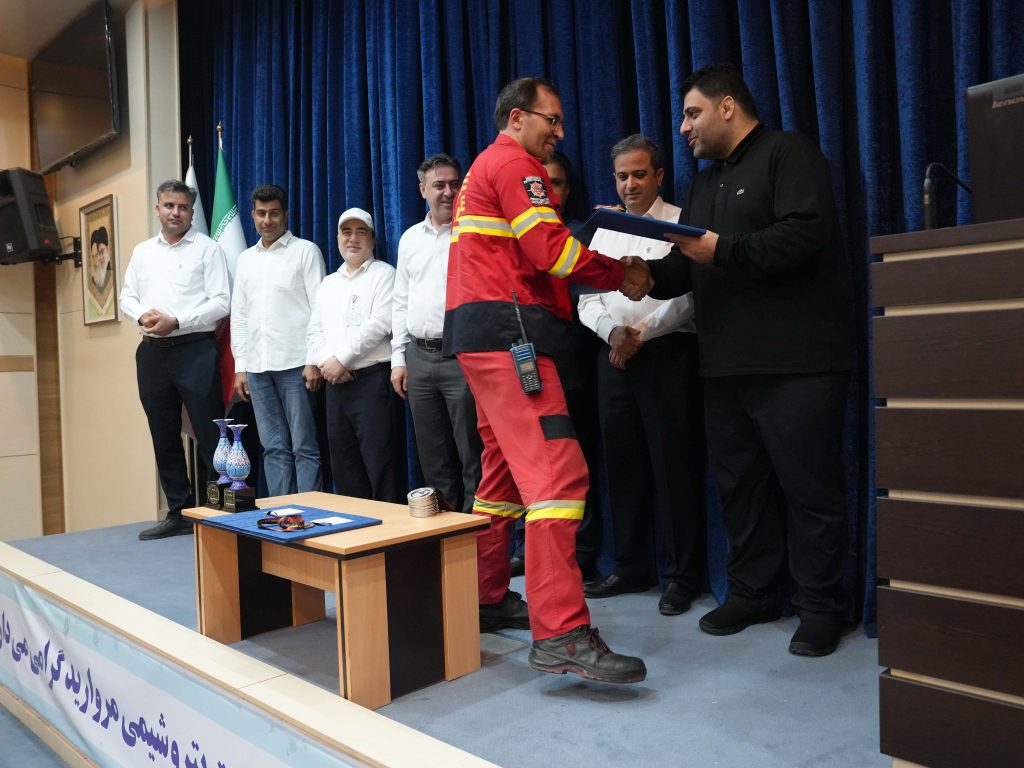 مراسم تقدیر و اهدای جوایز قهرمانان المپیاد آتش‌نشانی و ایمنی منطقه ویژه اقتصادی با حضور حسام خوشبین‌فر، مدیرعامل شرکت پتروشیمی مروارید برگزار شد.