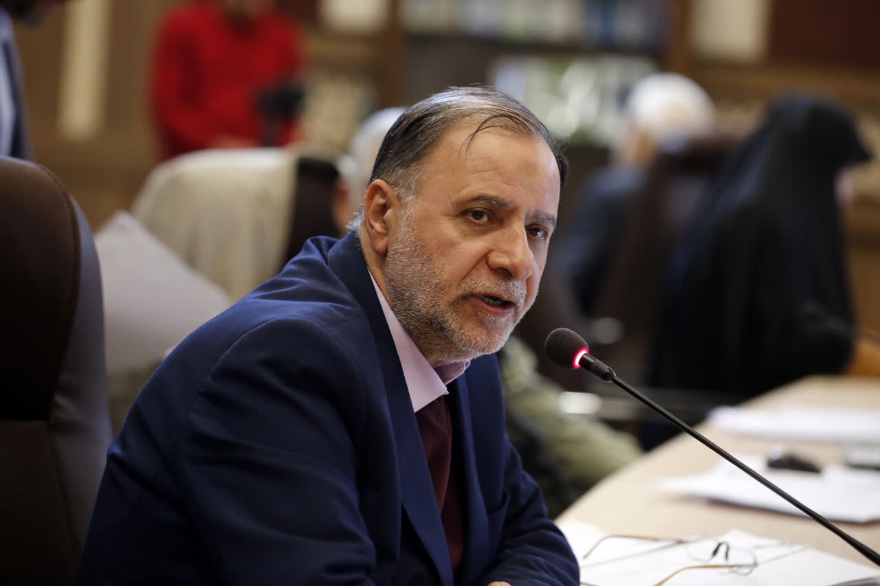 بحث‌ها و مشاجره‌های بی‌ثمر تنها وقت شورا را تلف می‌کند 