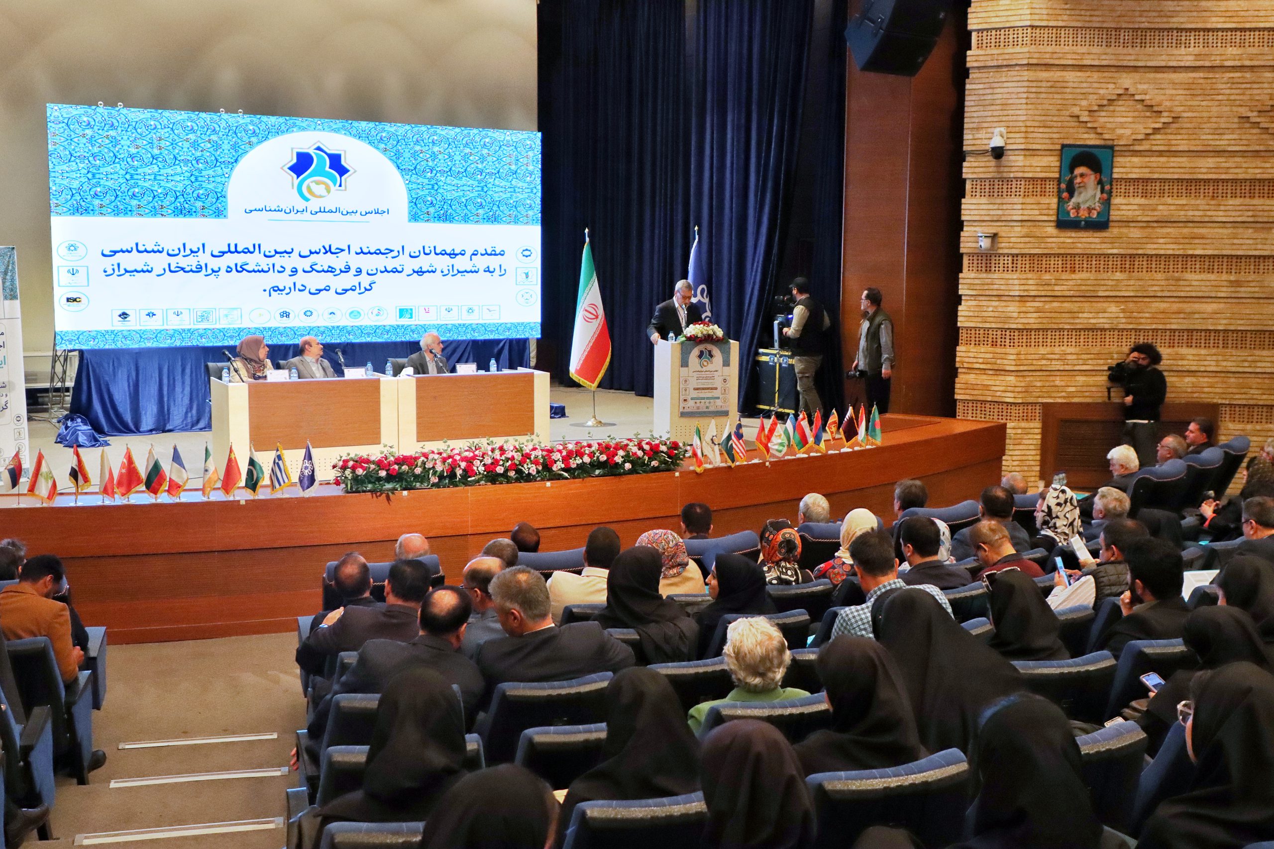 حافظ ، شمع مجلس افروز میهمانان ایران شناس 