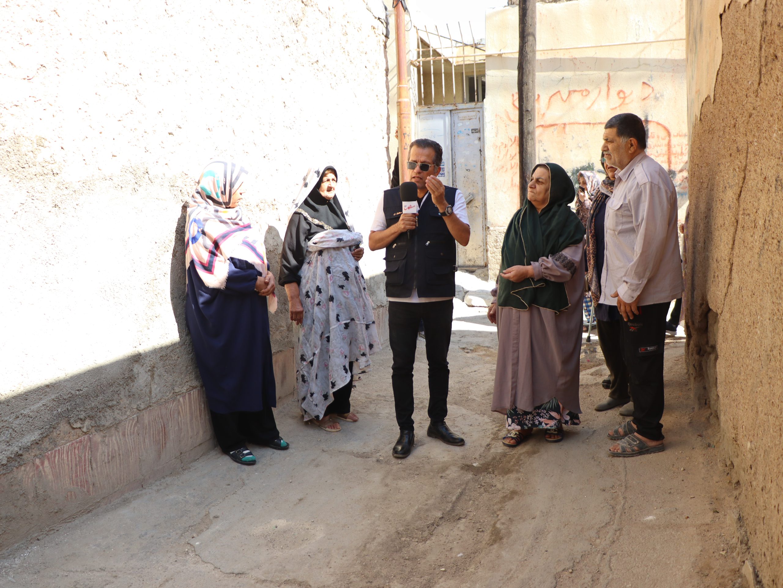 در جوار آرامگاه شیخ اجل، بنی‌آدم اعضای یک پیکر نیستند