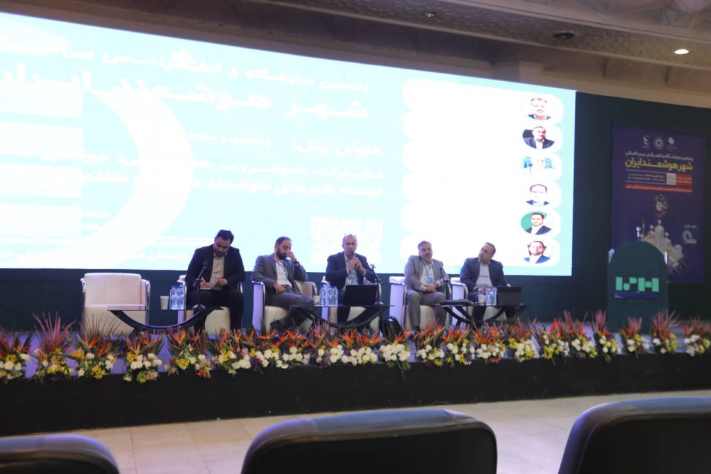 برگزاری پنلهای تخصصی و گفتوگوهای علمی و تجربی