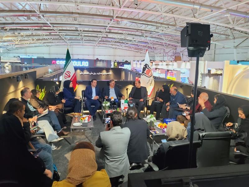 نشست خبری در حاشیه نمایشگاه متافو برگزار شد و مدیرعامل ذوب‌آهن در فضایی صمیمی به سؤالات متعدد خبرنگاران درباره وضعیت شرکت، چالش‌های انرژی، مواد اولیه و برنامه‌های آتی پاسخ داد