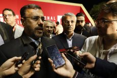 نمی‌توانید از جامعهٔ غمزده و منزوی توقع پیشرفت داشته باشید