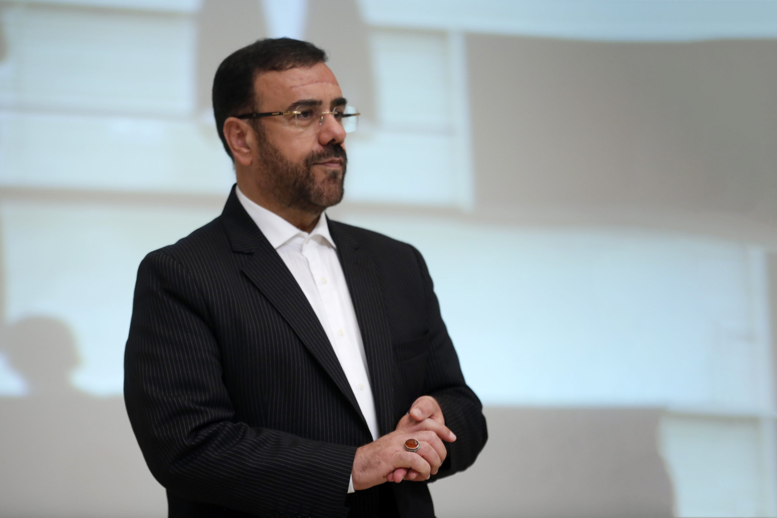  کجا بروم ؟ همین جا می مانم