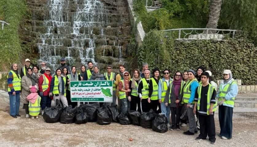 آبشار خفر به همت پاکسازان طبیعت فارس پاکسازی شد