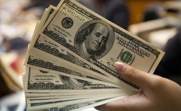 بازار ارز در آتش بی‌اعتمادی/ سوءاستفاده بازارسازها عامل افزایش نرخ دلار