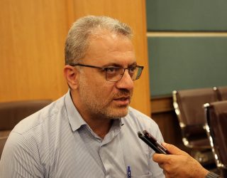 برخی در شهر با ذره‌بین دنبال پیدا کردن یک نقطه‌ضعف هستند تا آن را به نمایش بگذارند 
