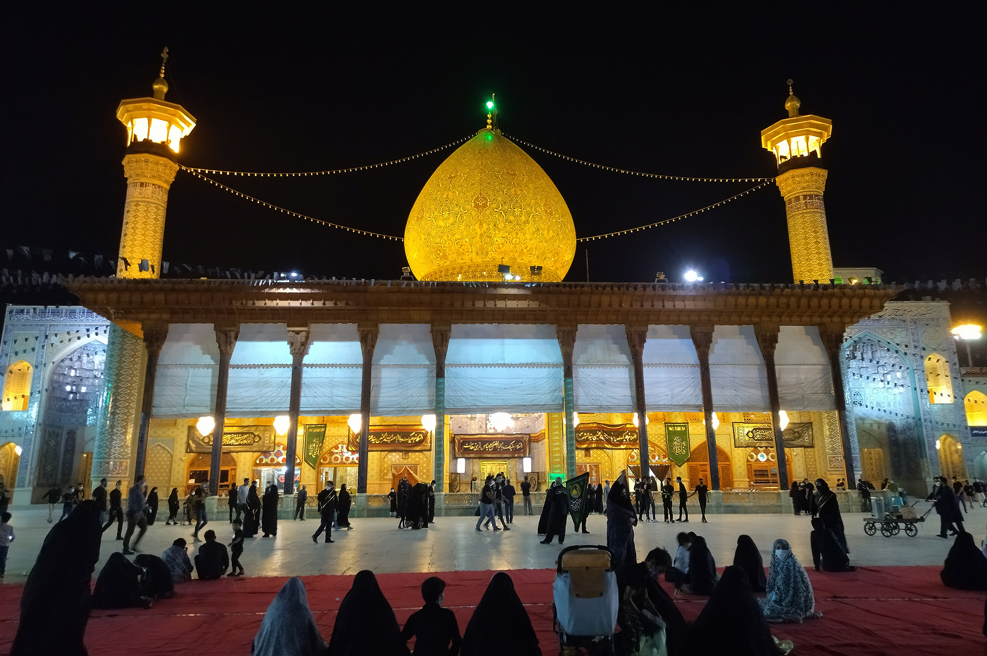 حرم مطهر شاهچراغ (ع)؛ کانون دیانت، سیاست و کنش اجتماعی شیراز 