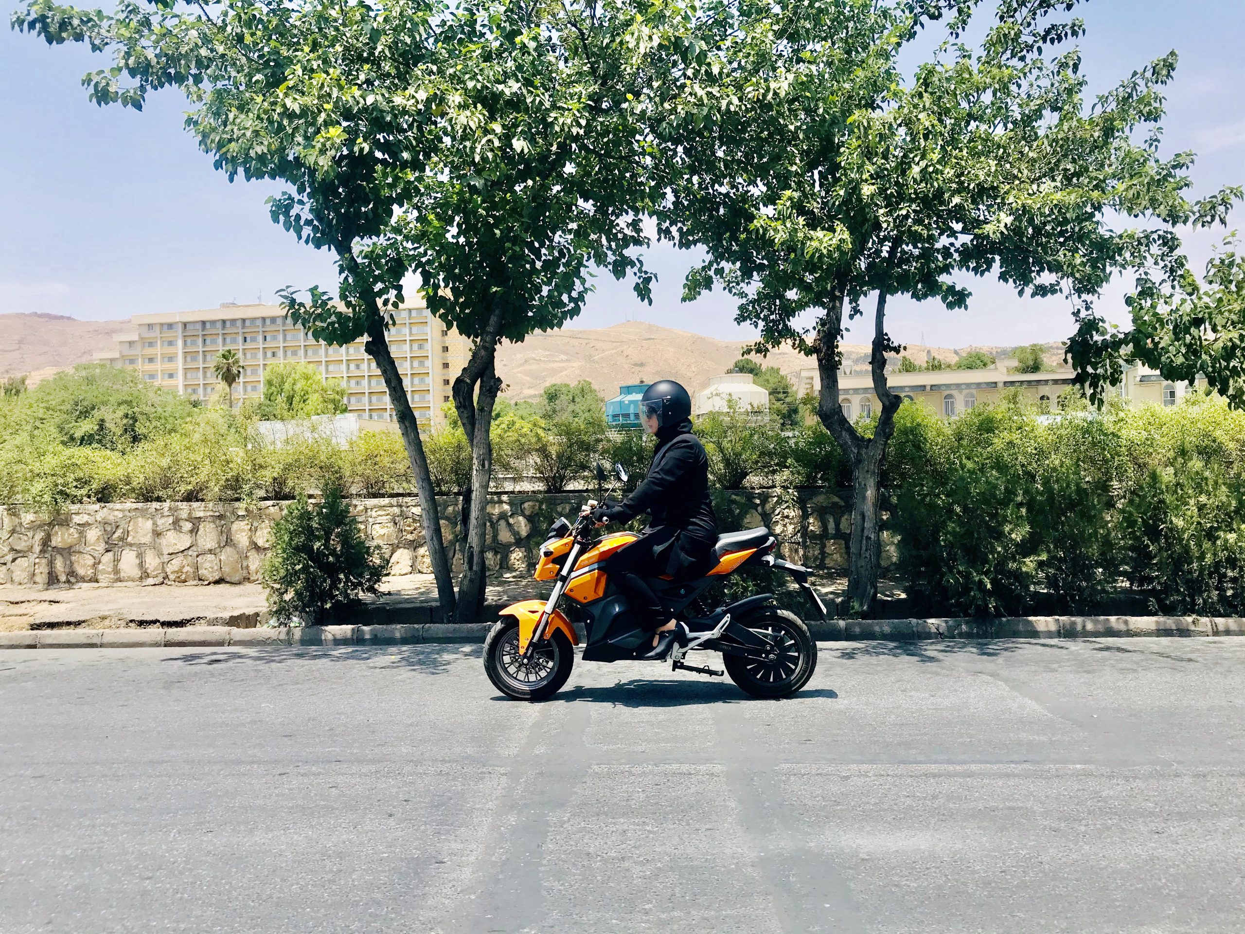 ویراژ زنان به سمت یک دلخوشی ساده کوچک