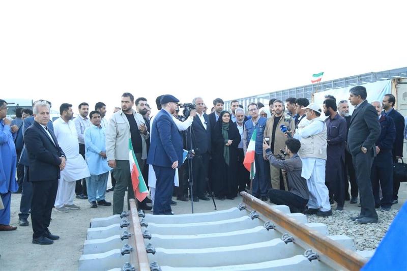 در جریان سفر وزیر راه و شهرسازی به جنوب استان سیستان و بلوچستان، روند اجرای مهم‌ترین پروژه‌های زیربنایی حوزه حمل‌ونقل مورد بررسی و ارزیابی قرار گرفت.