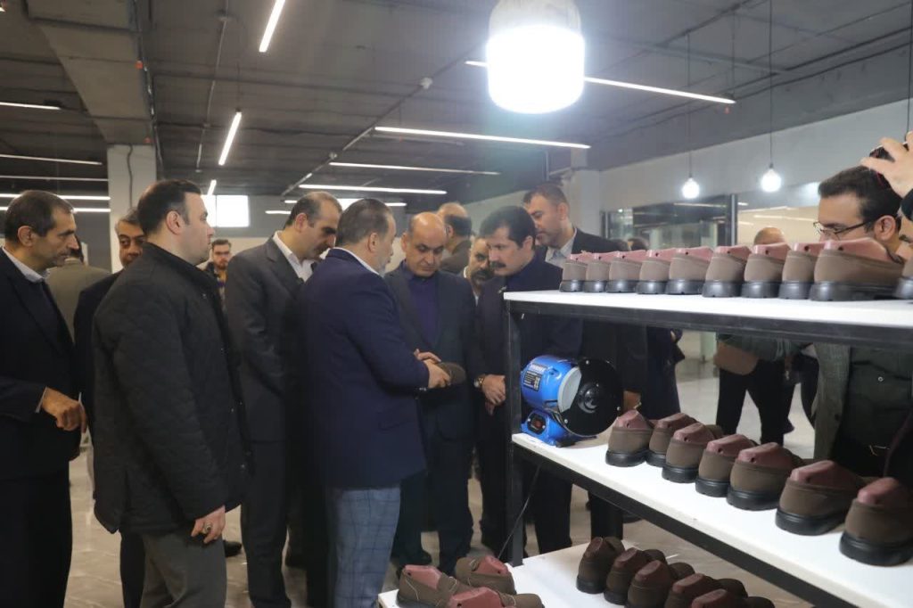 با حضور معاون رییس جمهور صورت گرفت: افتتاح و آغاز عملیات اجرایی 46 طرح سرمایهگذاری و زیرساختی با ارزش 1890میلیارد تومان و اشتغالزایی مستقیم 199 نفر