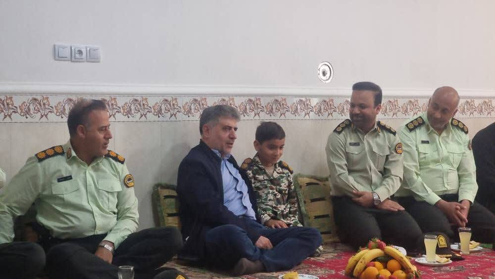 تجلیل از خانواده سردار شهید کریمی توسط سردار ملکی