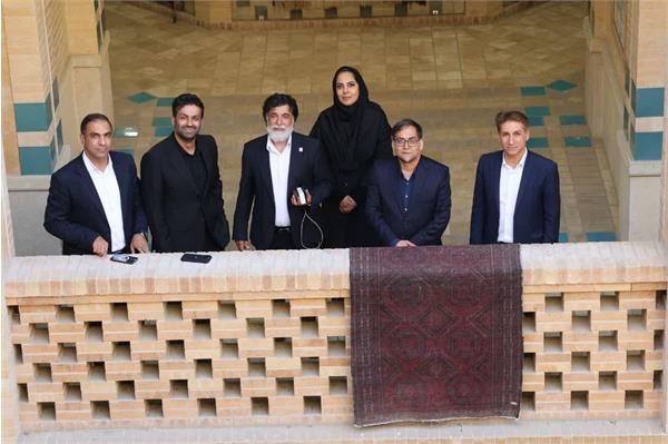 در جریان بازدید از «بازار هنرشیراز » زیرساخت‌های «خانه فرش شیراز» بررسی شد